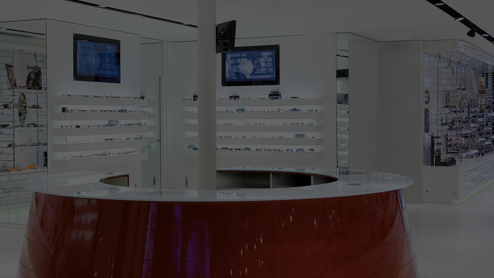 Eyeware, arredo negozio e videowall a Forte dei Marmi