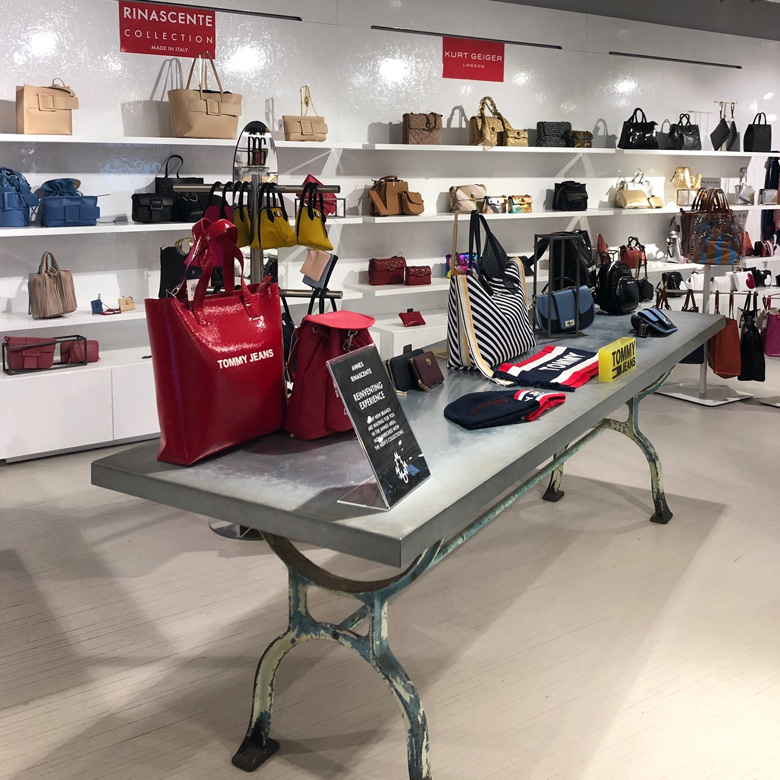 https://www.arteco-italy.com/wp-content/uploads/2019/07/Display-La-Rinascente-Bags-milano.jpg